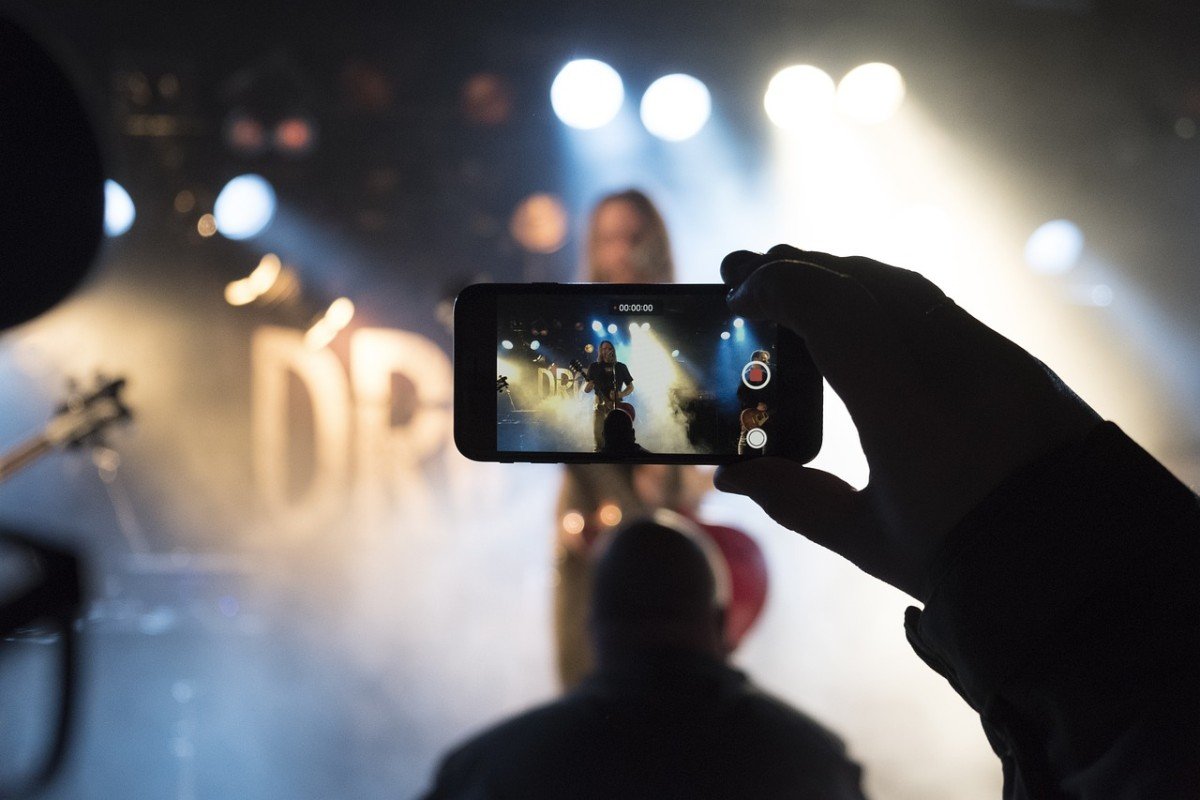 The Smartphone Revolution: How Up and Coming Musical Artists are Using Smartphones to Record and Promote Their Music