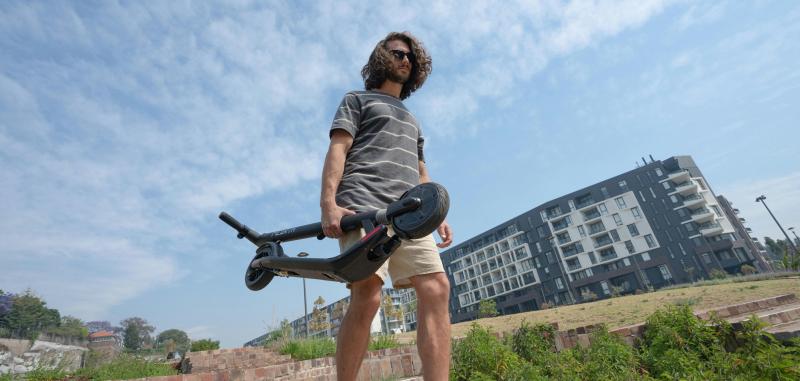 A Step-by-Step Guide to Folding and Storing Your E-Scooter Safely