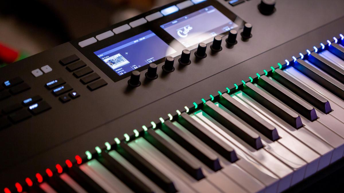 How to Set Up MIDI Connections on a Digital Piano