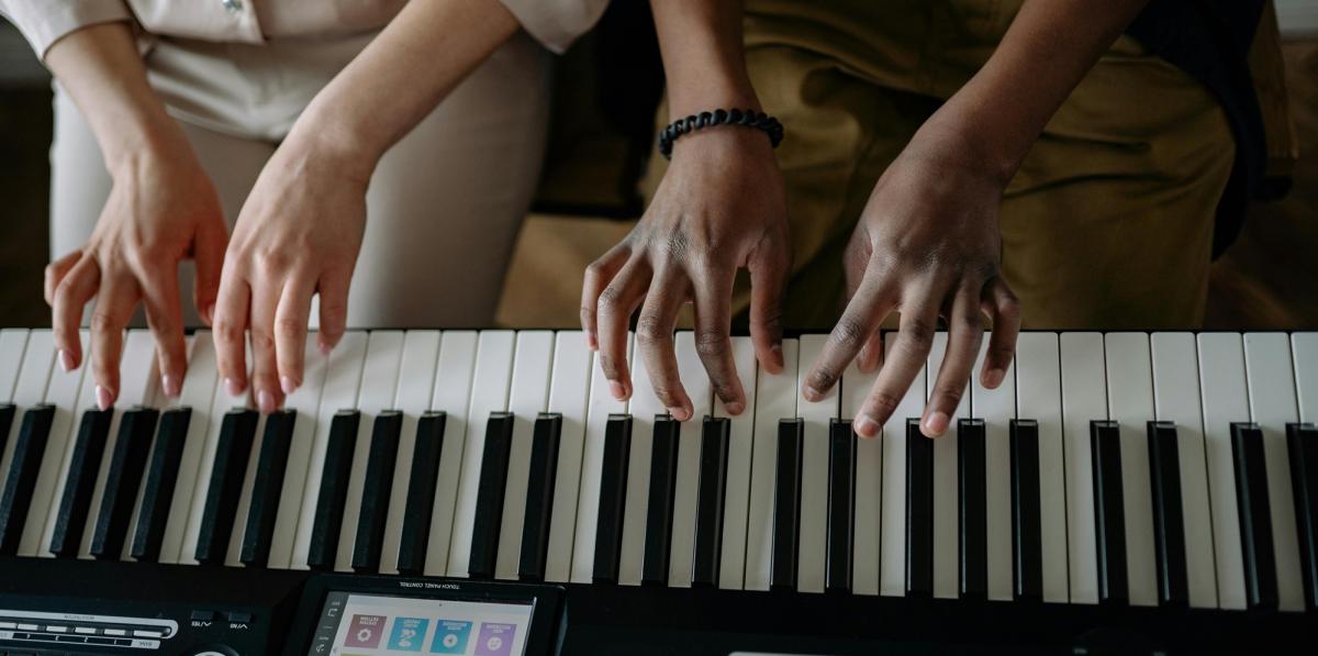 Digital Piano vs Keyboard: Which Is Better for Beginners?