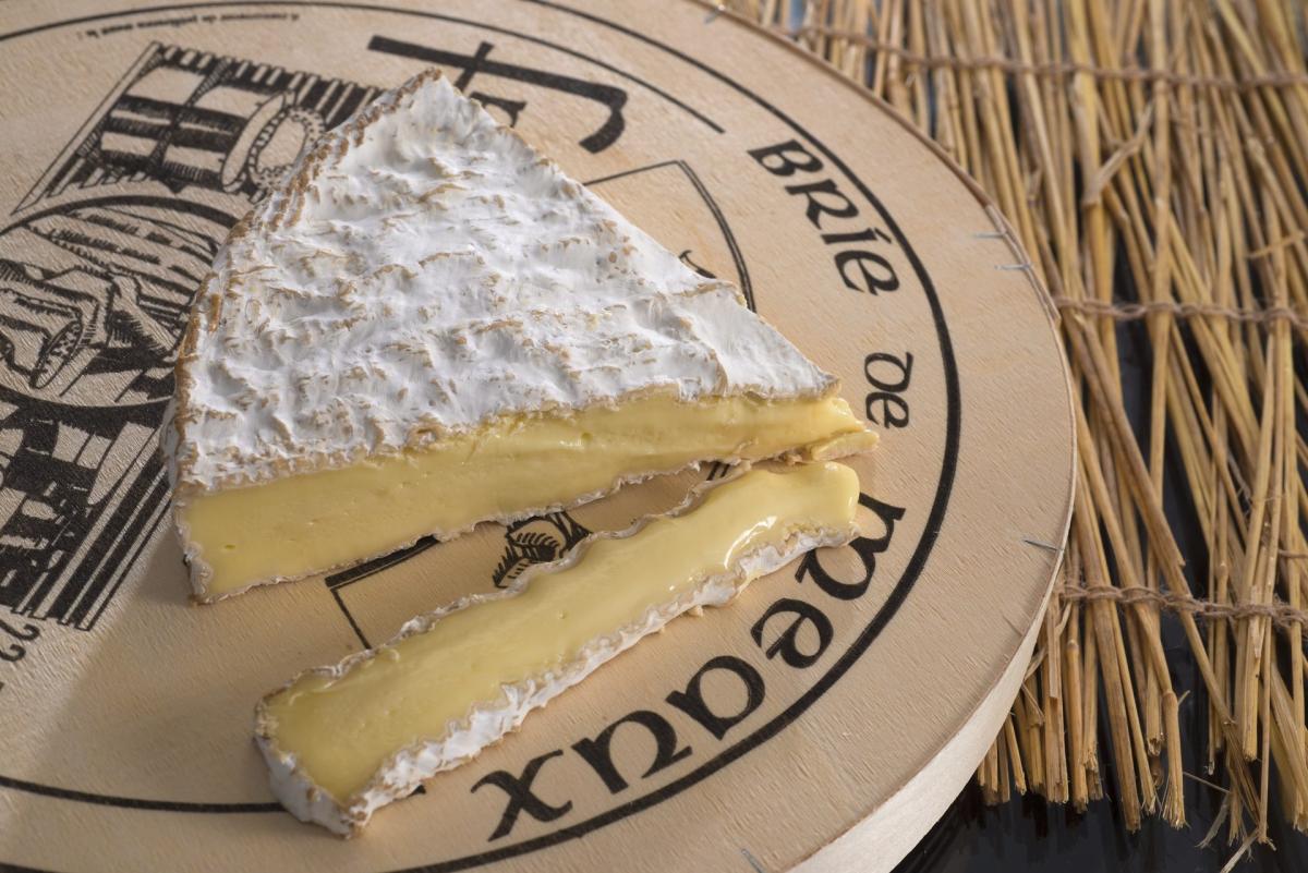 Brie de Meaux vs. Brie de Melun: Expert Comparison