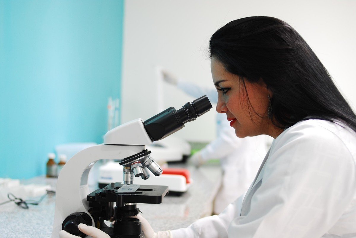 Best Microscopes for Laboratory Use in 2024