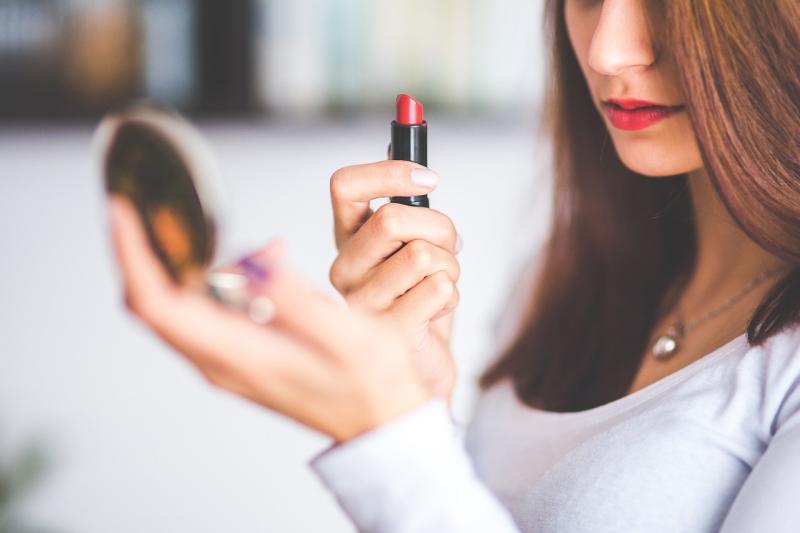 Find the right organic products for a natural and glowing look