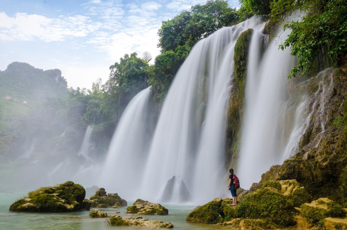 I am a waterfall, free and flowing.