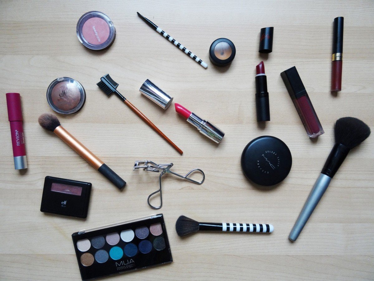 Essential Makeup for a Beautiful Natural Look
