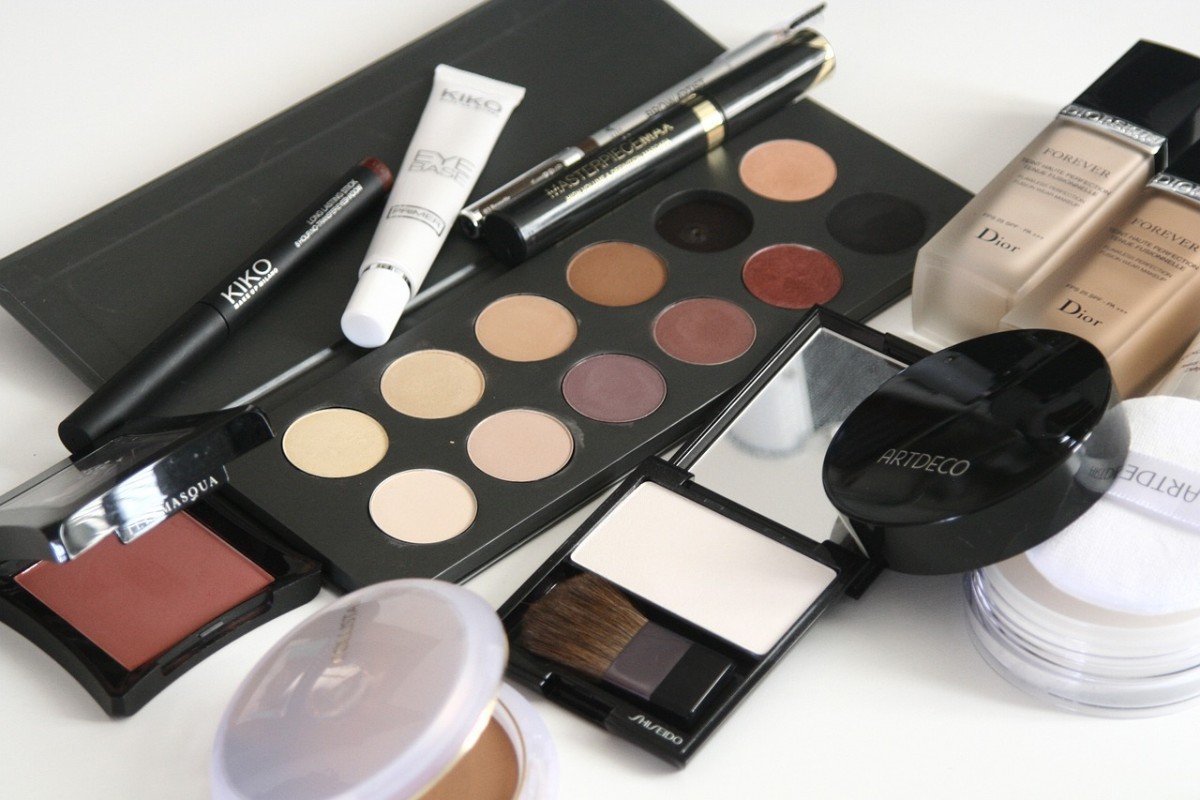 Organic Makeup or Conventional Makeup Which Wins
