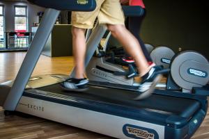 Buying a treadmill is a significant investment in your fitness, so choosing the right one requires careful consideration. Here are the key factors to keep in mind before making your purchase.