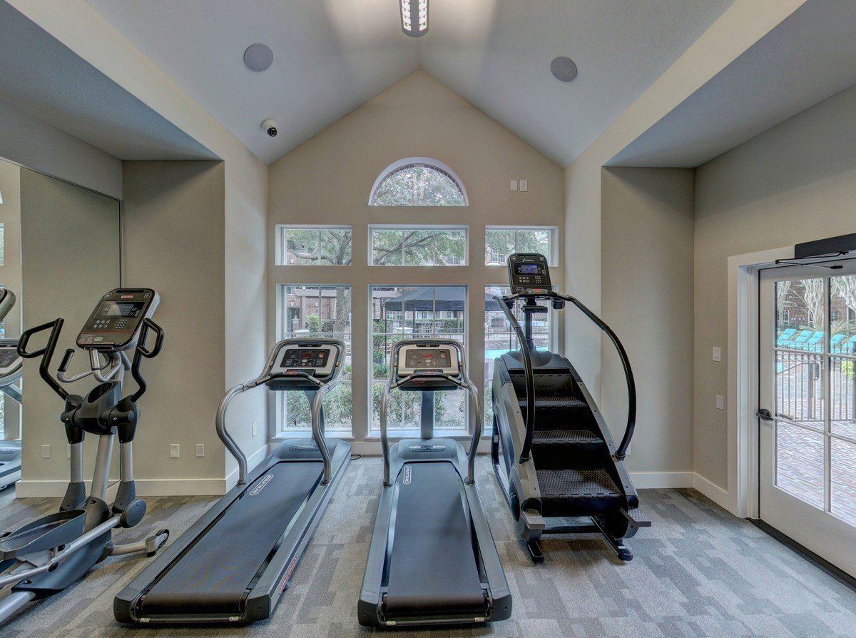 Elliptical vs. Treadmill: Which Burns More Calories?