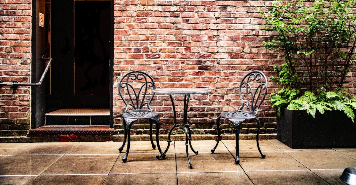 Smart Tips for Choosing Patio Furniture in Small Spaces