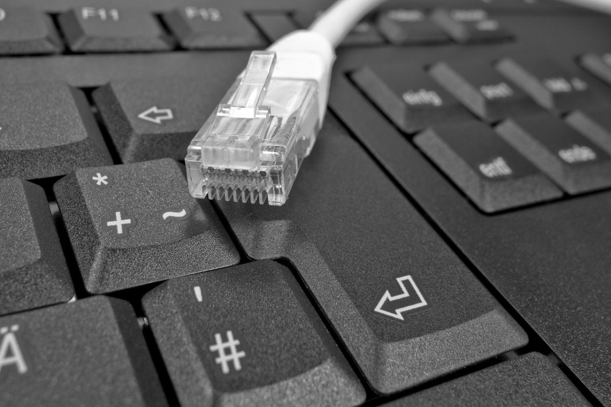 AI‑Driven Smart Thermal Grease Applicators