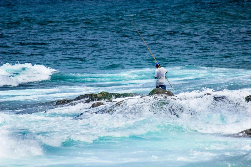 The Essential Gear & Pro Techniques for Fishing Safely and Successfully in Powerful Swells
