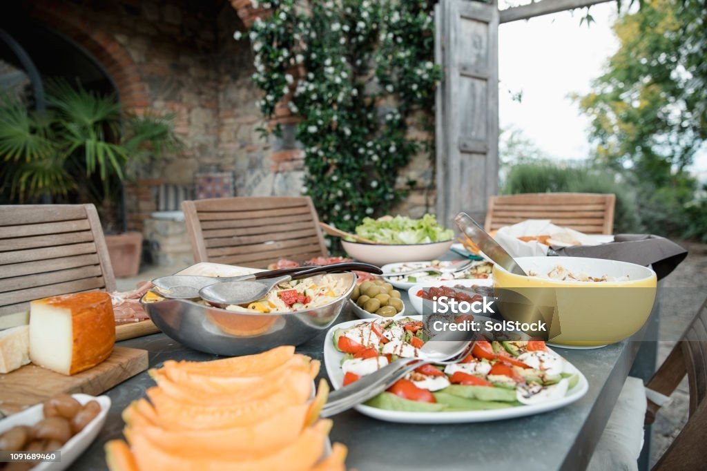 The Irresistible Charm of Summer Outdoor Dining