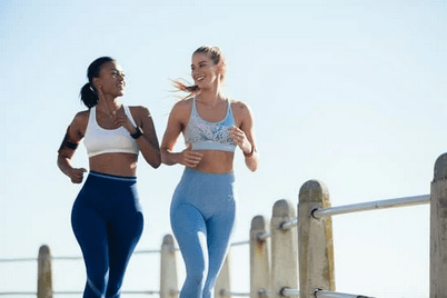 girls beach running