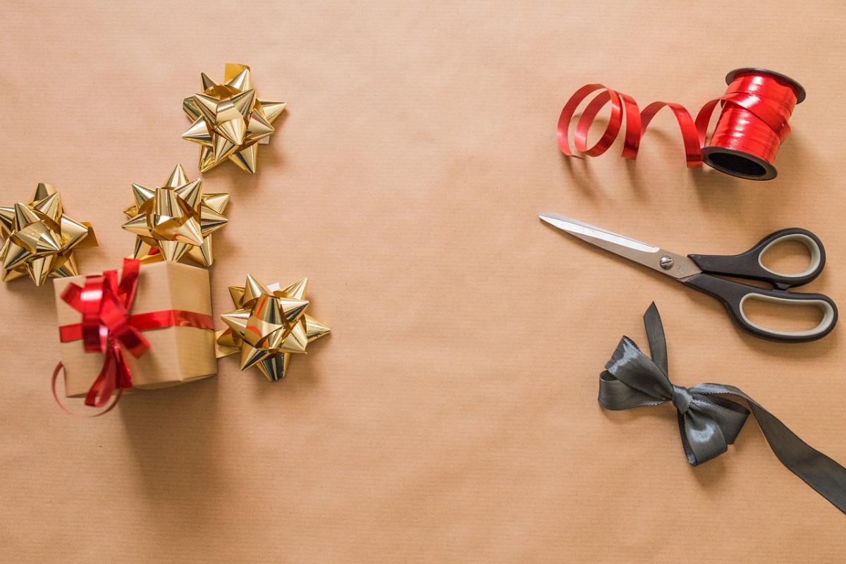 Mastering Gift Wrapping with Creative Techniques