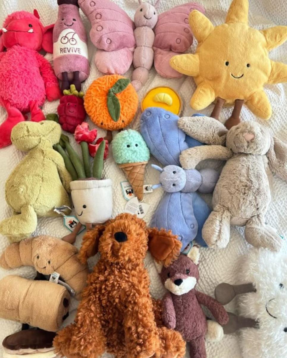 Spring Plushies for Your Bedroom Refresh: Soft, Pastel and So Aesthetic