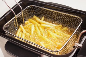 Cuisson des frites à la friteuse à huile