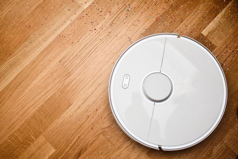 Discover the differences between dry and dry wet robot vacuums to find the right fit for your home