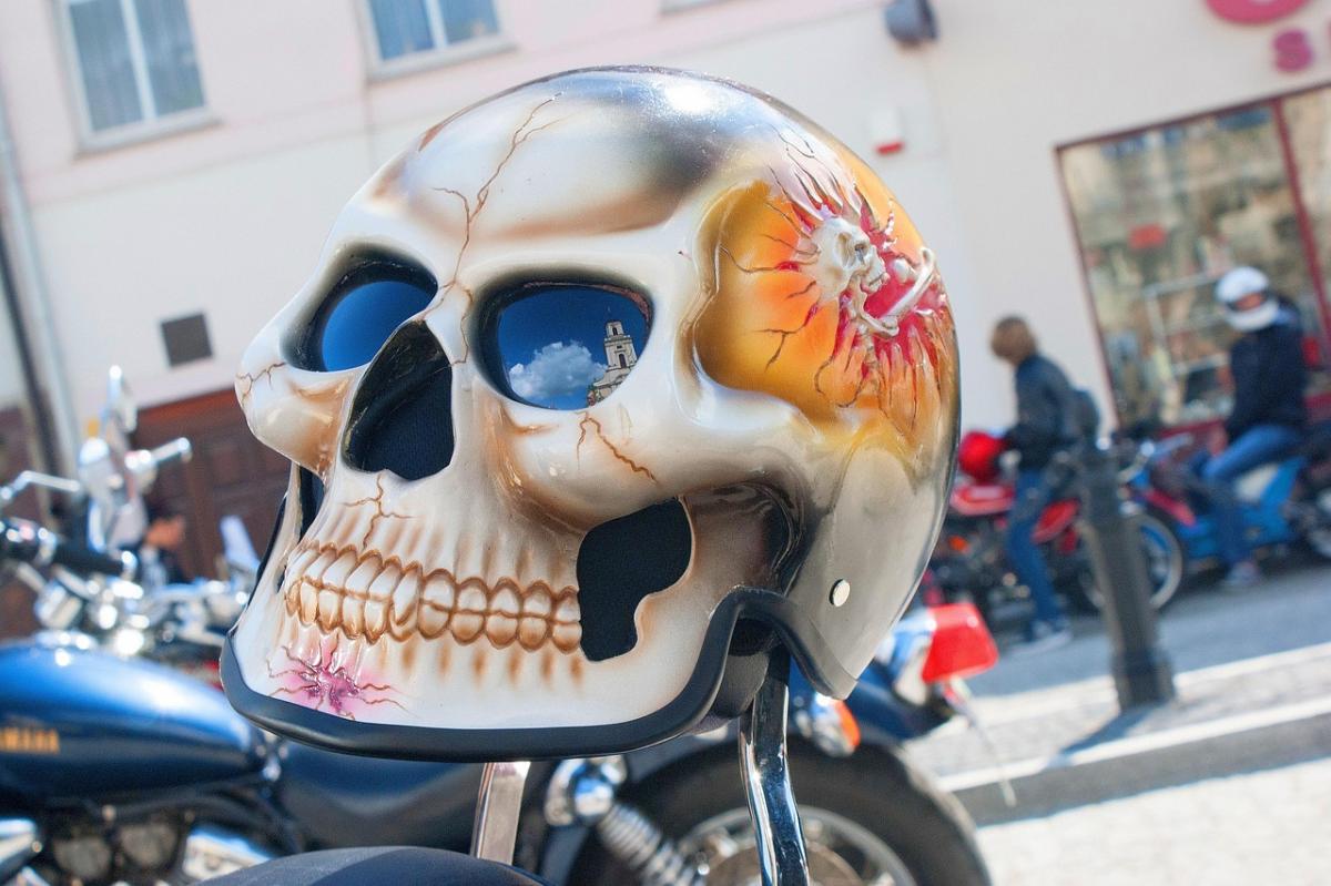 Understanding Motorcycle Helmet Laws for Riders