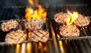 Deciding between propane and charcoal for your perfect backyard cookout