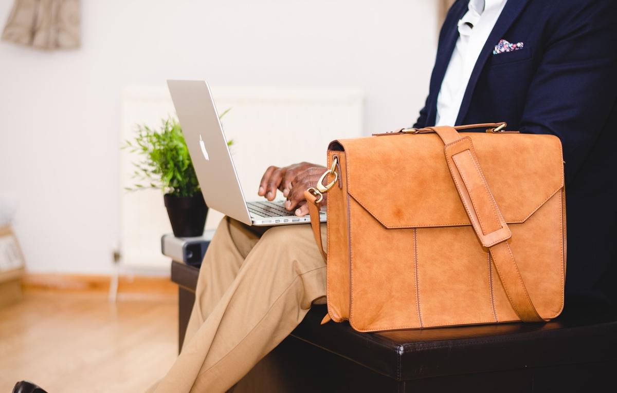 Must-Have Accessories for the Retro Vibe