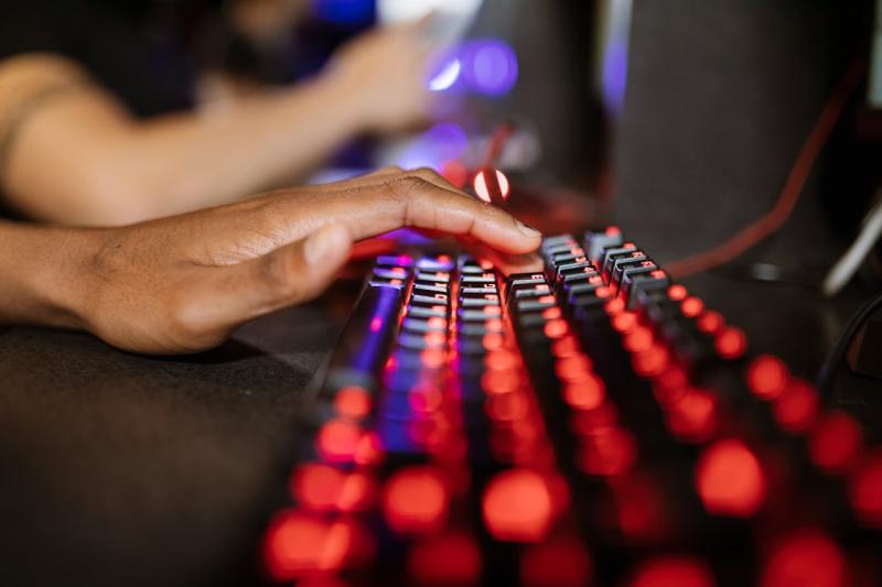 A solid keyboard that lights up your gaming experience