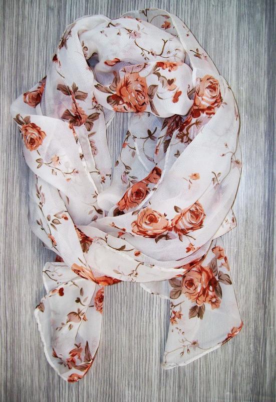 Wrap yourself in style with these vintage scarves that make every outfit pop