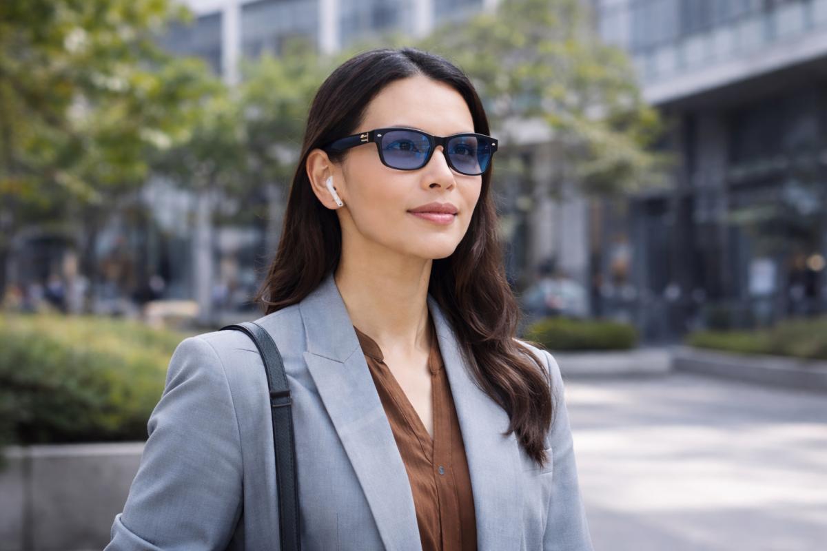 The Different Types of AI Smart Glasses (Explained Simply)