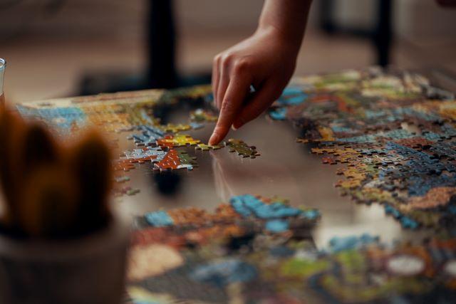 Learn how to solve any jigsaw puzzle with these effective strategies for success