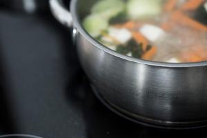 Choosing Sustainable Cookware for a Greener Kitchen