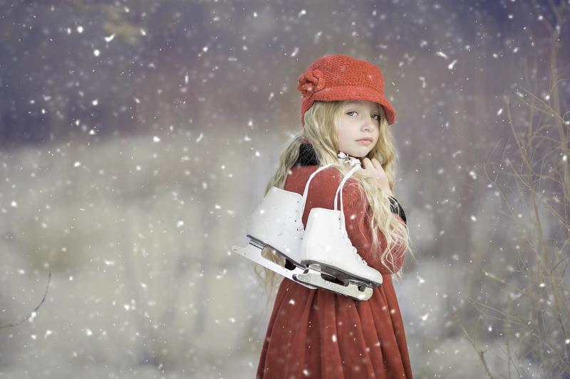 Stylish outfit ideas and must-have winter accessories for a memorable White Christmas celebration