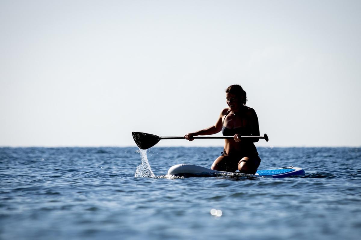 8 Essential Paddleboarding Tips for Beginners