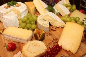 Learn how to make the best cheese board for you and your guests