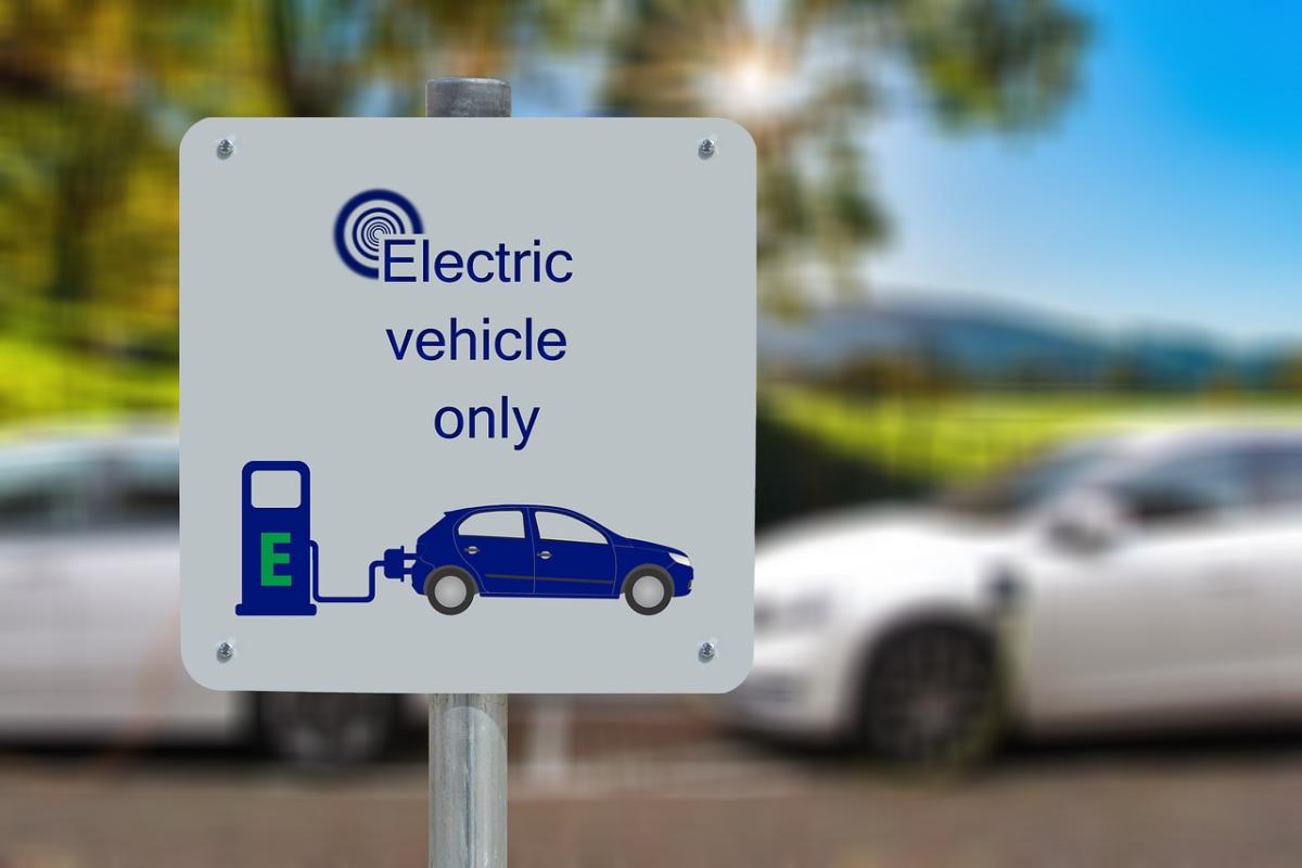 5 Must-Have Features for an Electric Vehicle
