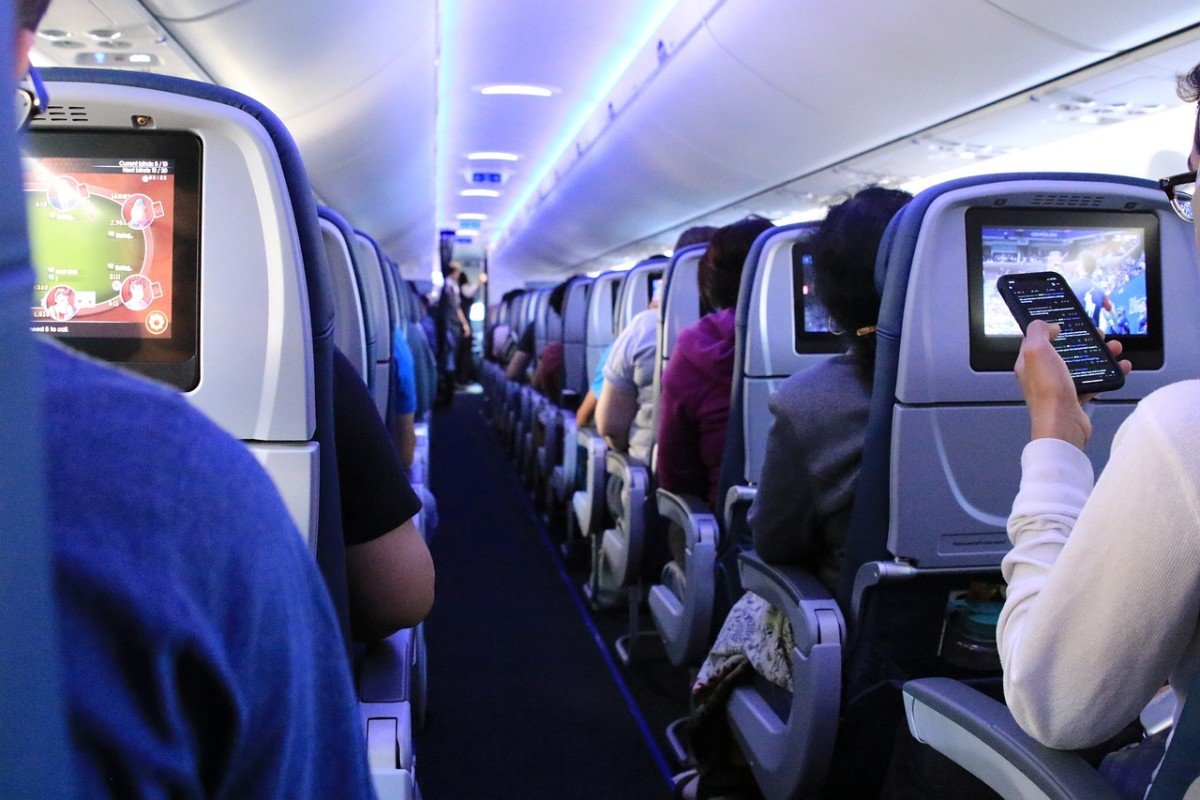 Smooth Flying: The Essential Guide for Dog-Friendly Air Travel
