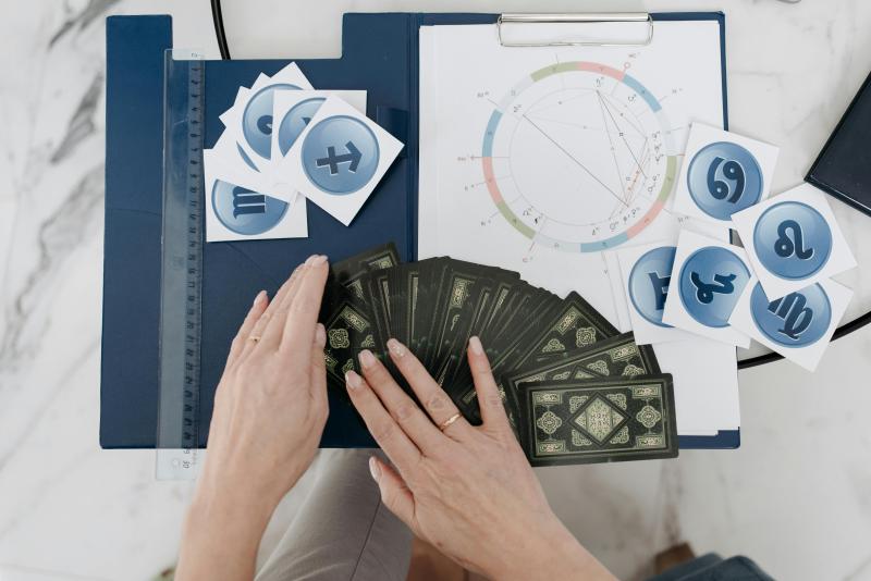 Discovering the Link between Astrology and Tarot