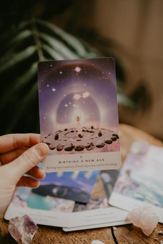Oracle Cards vs Tarot Cards: What's the Difference?