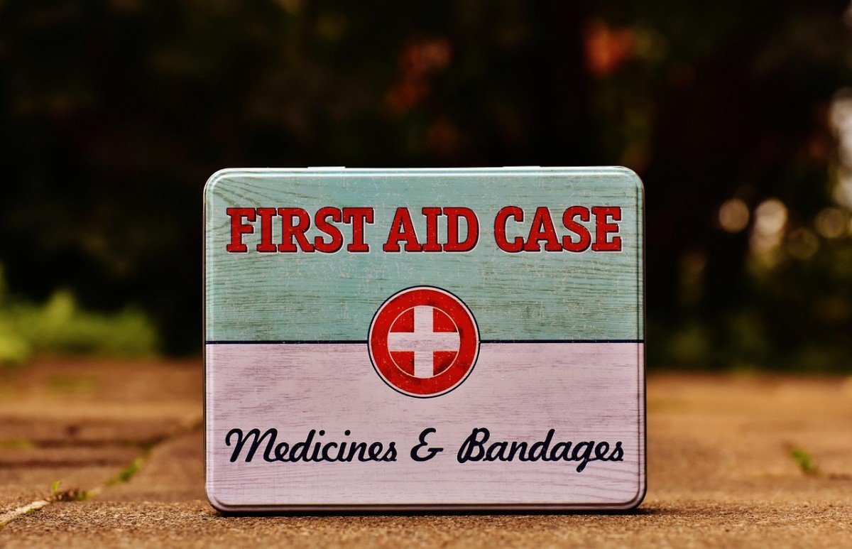 Creating a Comprehensive Home First Aid Kit