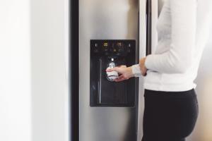Enjoy Cold Water and Ice Anytime with a Fridge Freezer That Keeps You Cool
