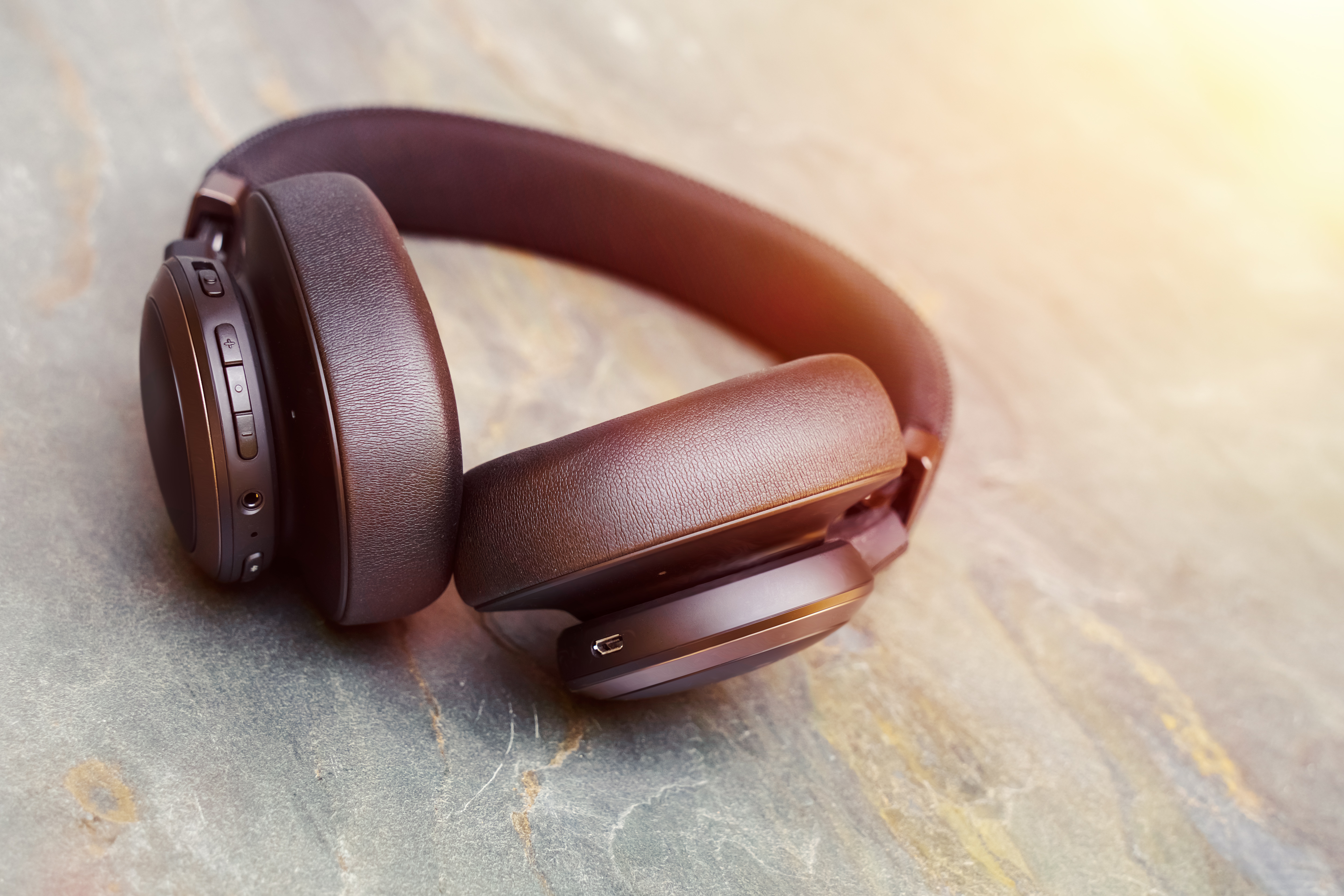 Decoding Noise Cancelling Headphones: The Ultimate Buying Guide
