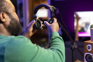 Explore the amazing sound and unique design of planar magnetic headphones