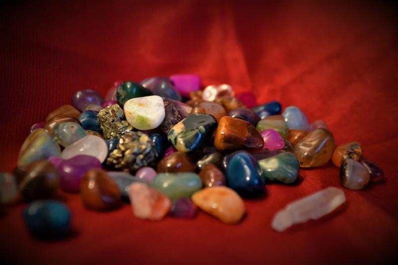 Discover the meaning behind your birthstone gemstones