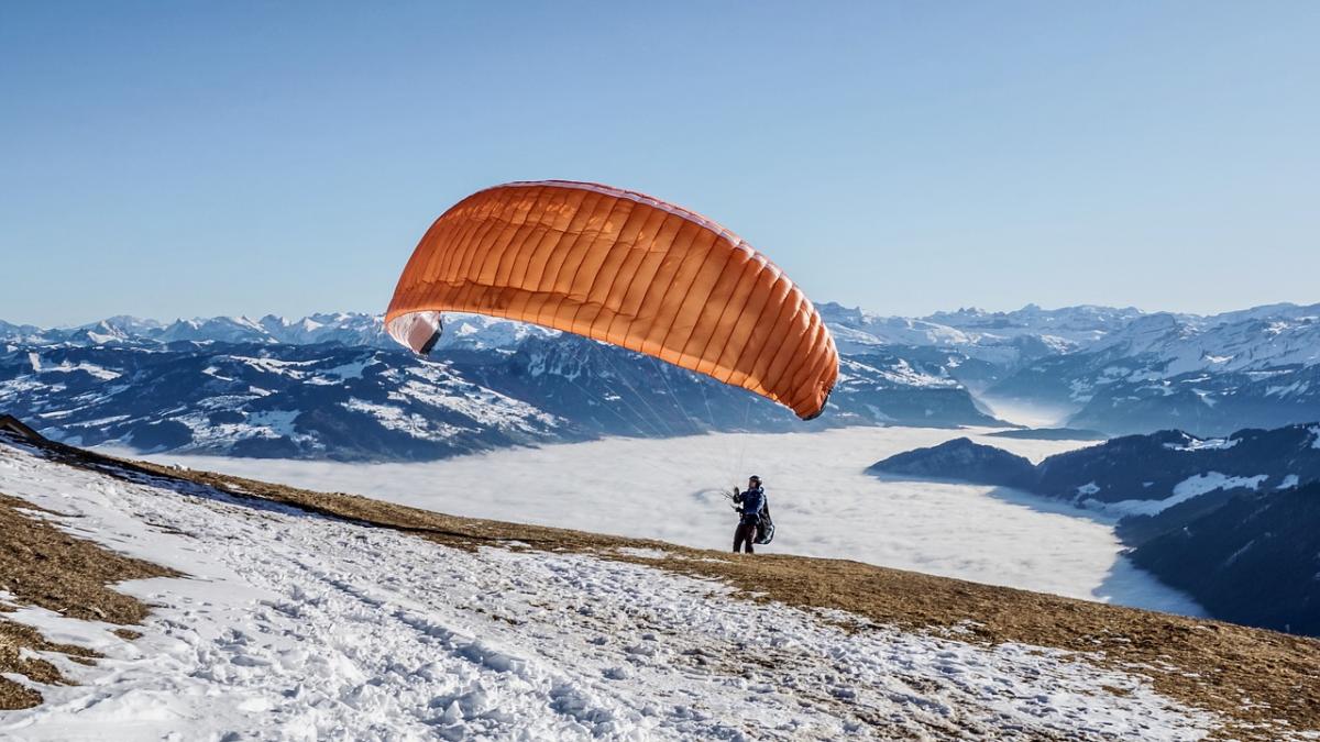 Must-Have Gear for Paragliding Beginners