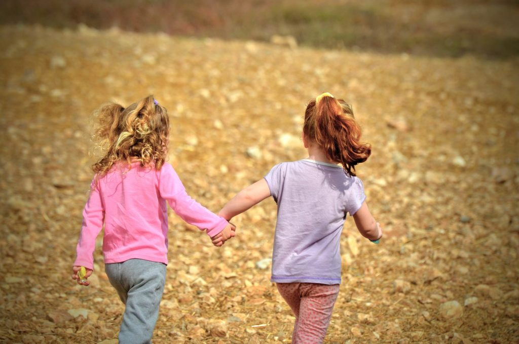 benefits-to-raising-happy-healthy-kids