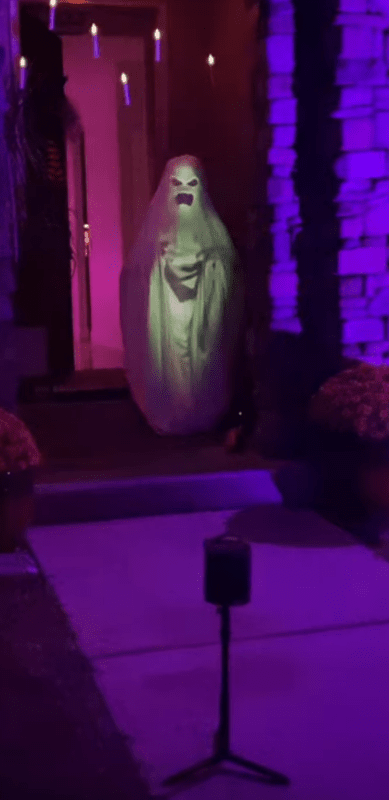 Singing Ghost