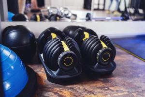 Adjustable dumbbells