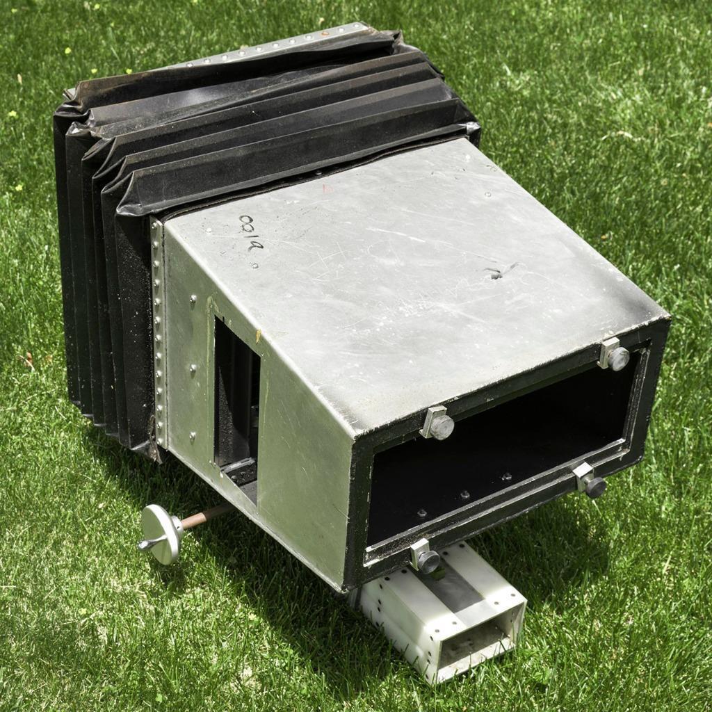 Large Format Vintage Lenticular Prism Camera Body - 3D Stereo