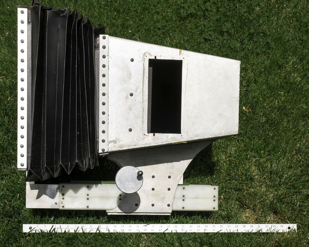 Large Format Vintage Lenticular Prism Camera Body - 3D Stereo