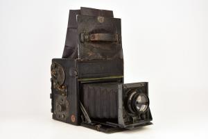 Compact Graflex 3¼x5½ SLR Focal Plane Shutter Camera with Lomb Zeiss Tessar V20