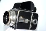 HASSELBLAD 1000F Carl Zeiss Tessar 80/2.8 with 12 ex. film magazine. 90* PRISM.