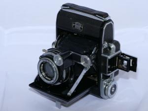 Zeiss Super-Ikonta A (531) 6x4.5cm Folding Camera.  Zeiss Tessar 7.5cm f3.5 lens